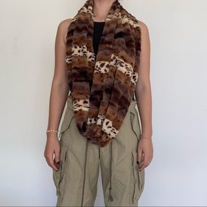 🤍winter sale🤍
Leopard pattern fleece scarf 🧣 
So cute and warm🤍